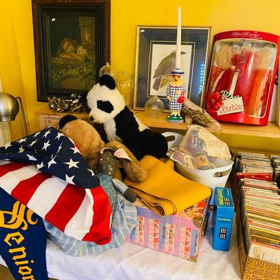 Lot 4: Media, Kids items and more