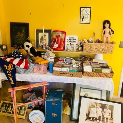 Lot 4: Media, Kids items and more