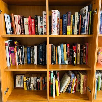 Lot 5: Modern Office Shelving Center, Books & More