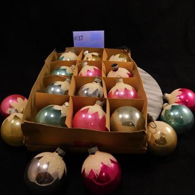 Lot of 19 Very Vintage Snow Topped Christmas Ornament