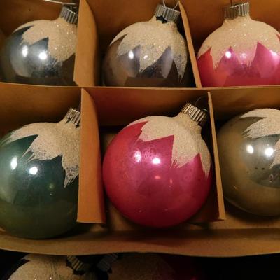 Lot of 19 Very Vintage Snow Topped Christmas Ornament