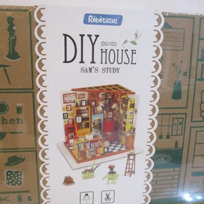 New Rolife DIY Houses Sam's Study Snow House & Lisa's Tailor