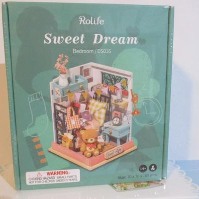 New Rolife DIY Houses Holiday Party Time Wonderful Life Mrs Charlie's Dining Room Anne's Bedroom Sweet Dream