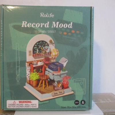 New Rolife DIY Houses Record Mood Happy Camper Holiday Party Time Wonderful Life Jimmy's Studio