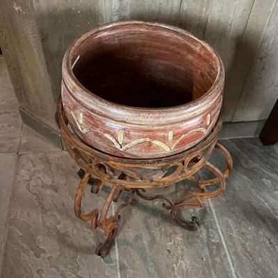 FA607 Large Terra Cotta Pot on Wrought Iron Stand