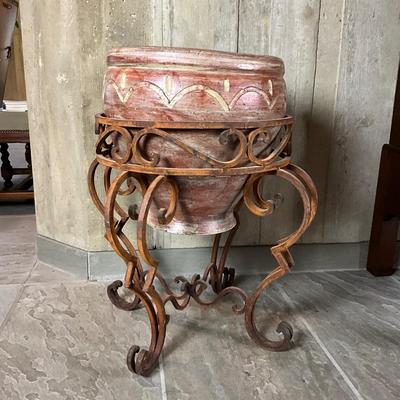 FA607 Large Terra Cotta Pot on Wrought Iron Stand