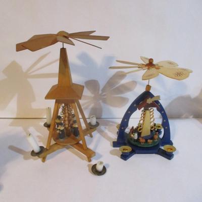 Vintage Wood Spinning Pyramids Away In The Manager & Caroling Singers