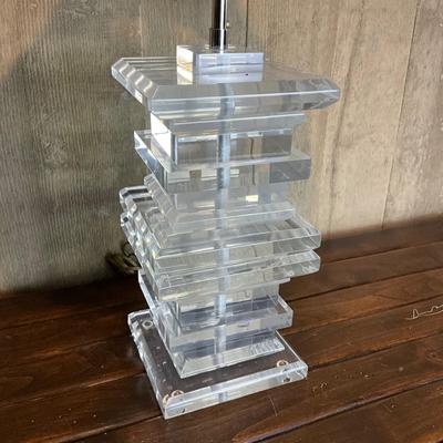 O620 Vintage Mid Century Modern Stacked Lucite Table Lamp