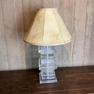 O620 Vintage Mid Century Modern Stacked Lucite Table Lamp