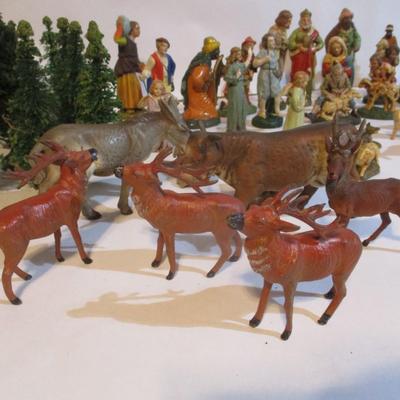 Holiday Figurines Various Material Ceramic/Metal/Plastic Lot 11