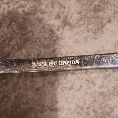 12 PLACE SETTING OF ONEIDA STAINLESS SILVER FLATWARE