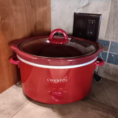 CROCK POT, VILLA WARE SERVING BOWL AND 2 SERVING PLATTERS