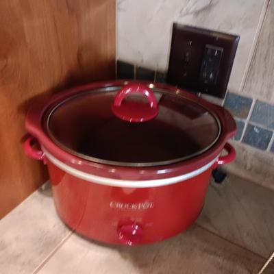 CROCK POT, VILLA WARE SERVING BOWL AND 2 SERVING PLATTERS