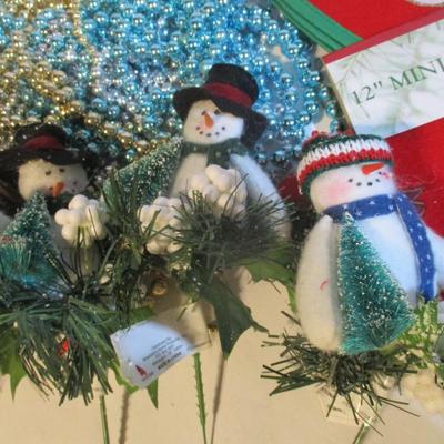 Holiday Decorations Snowmen Mini Tree Skirts Lot 15