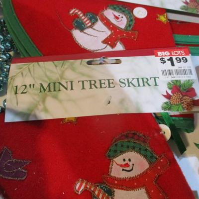 Holiday Decorations Snowmen Mini Tree Skirts Lot 15