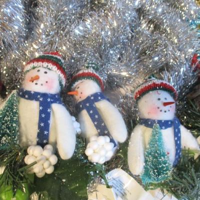 Holiday Decorations Snowmen Mini Tree Skirts Lot 15