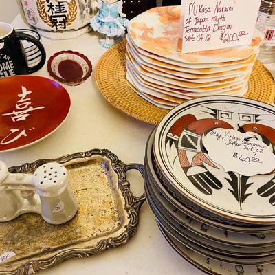Lot 16: Selection of Asian & Native American Collectibles & More