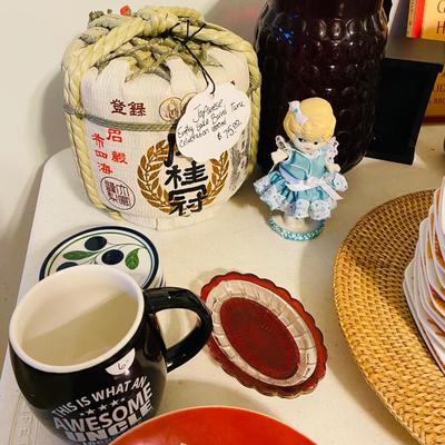 Lot 16: Selection of Asian & Native American Collectibles & More