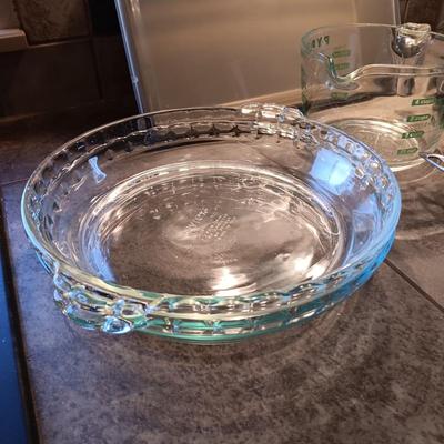 METAL BAKING PAN W/STORAGE LID, MUFFIN PANS, PIE PANS & MEASURING CUPS