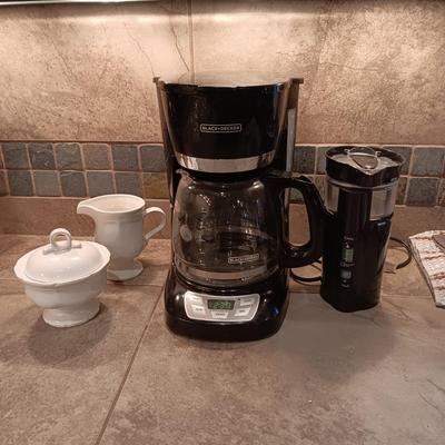 PROGRAMMABLE COFFEE MAKER, COFFEE GRINDER AND CREAM/SUGAR SET
