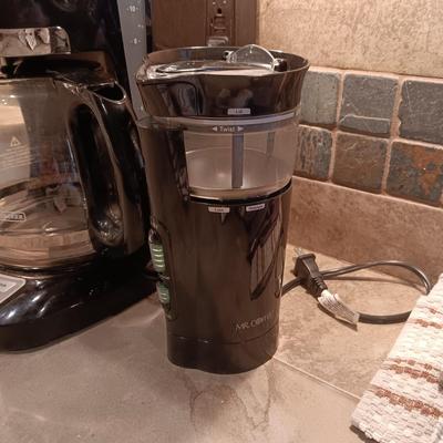 PROGRAMMABLE COFFEE MAKER, COFFEE GRINDER AND CREAM/SUGAR SET