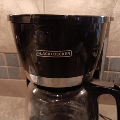 PROGRAMMABLE COFFEE MAKER, COFFEE GRINDER AND CREAM/SUGAR SET