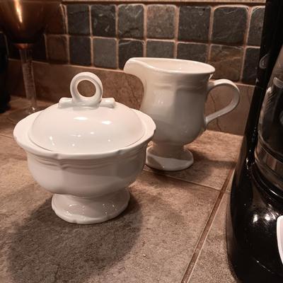 PROGRAMMABLE COFFEE MAKER, COFFEE GRINDER AND CREAM/SUGAR SET