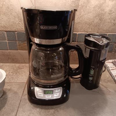 PROGRAMMABLE COFFEE MAKER, COFFEE GRINDER AND CREAM/SUGAR SET
