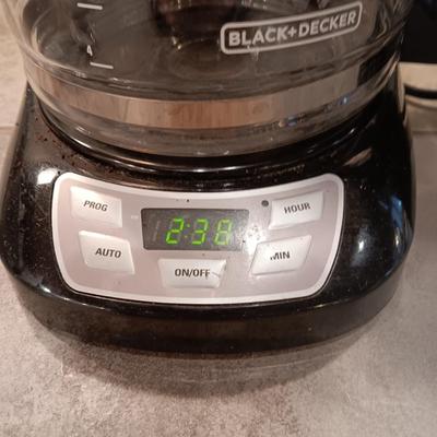 PROGRAMMABLE COFFEE MAKER, COFFEE GRINDER AND CREAM/SUGAR SET