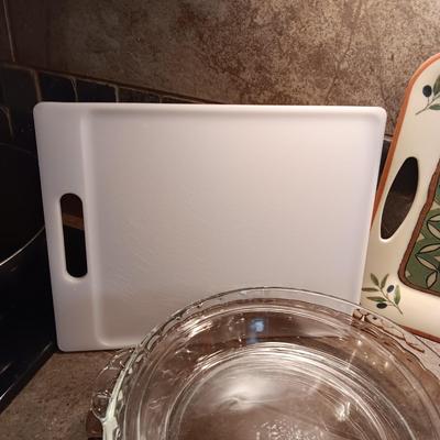 STAINLESS CHIP AND DIP TRAY, CASSEROLE DISH AND WARMER, PIE PANS AND MORE