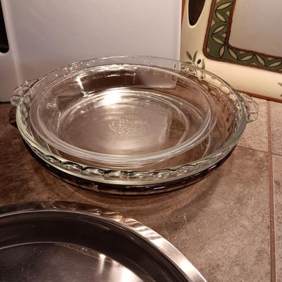 STAINLESS CHIP AND DIP TRAY, CASSEROLE DISH AND WARMER, PIE PANS AND MORE