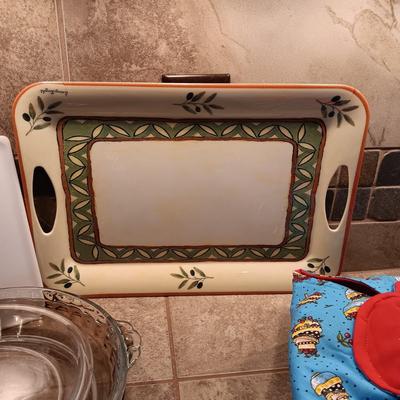 STAINLESS CHIP AND DIP TRAY, CASSEROLE DISH AND WARMER, PIE PANS AND MORE