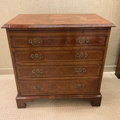 MB640 Antique Graduated Drawer Chippendale Dresser
