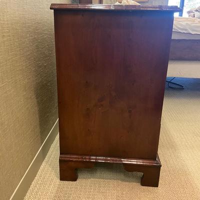 MB640 Antique Graduated Drawer Chippendale Dresser