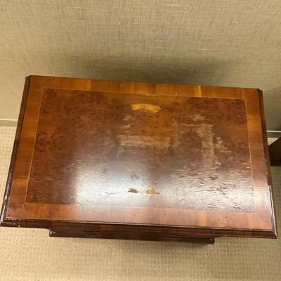 MB640 Antique Graduated Drawer Chippendale Dresser