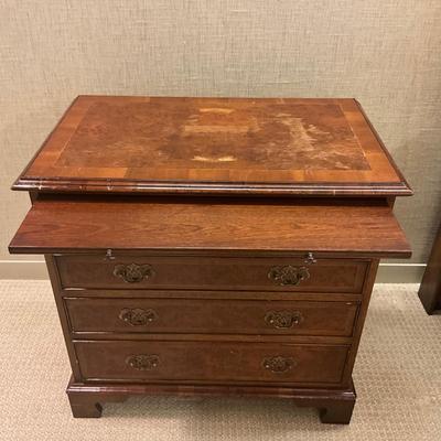 MB640 Antique Graduated Drawer Chippendale Dresser