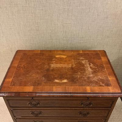 MB640 Antique Graduated Drawer Chippendale Dresser