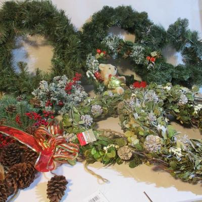 Christmas Wreaths & Oriental Trading Decorations Glass Ornaments Lot 24/25 (See All Pictures)