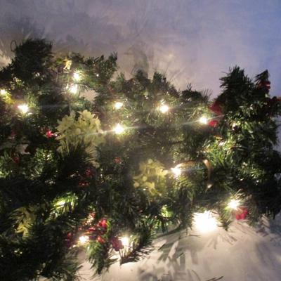 Christmas Wreaths Garland & Poinsettias Lot 26