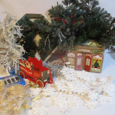 Christmas Decorations Lot 28