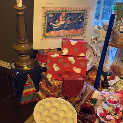 Lot 19: Holiday Selection, Rug & More