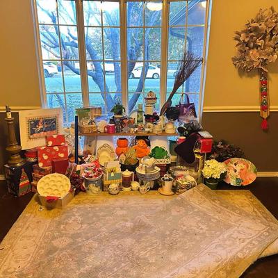 Lot 19: Holiday Selection, Rug & More