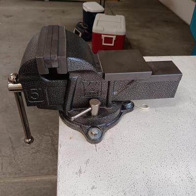 WEN 5" SWIVEL BENCH VISE