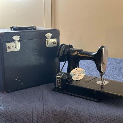 Lot 22: Singer Featherweight Sewing Machine