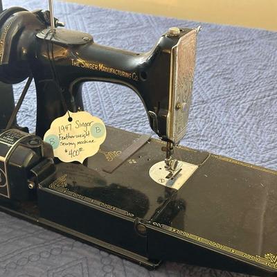 Lot 22: Singer Featherweight Sewing Machine