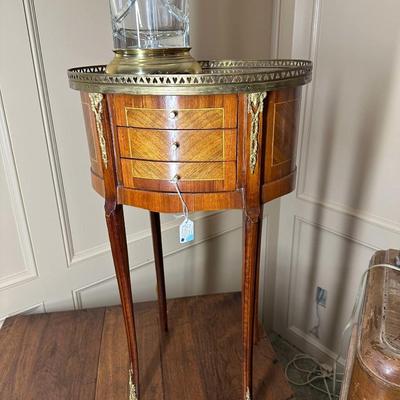 Lot 24: Waterford Lamp, Antique Zenith Tube Radio & More