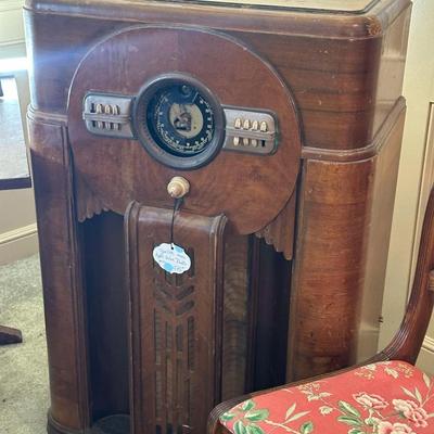 Lot 24: Waterford Lamp, Antique Zenith Tube Radio & More