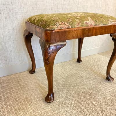MB648 Antique Queen Anne Style Upholstered Stool