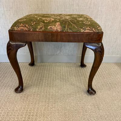 MB648 Antique Queen Anne Style Upholstered Stool
