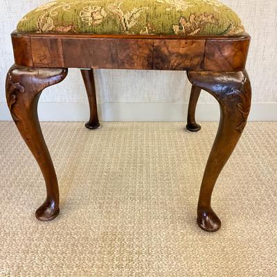 MB648 Antique Queen Anne Style Upholstered Stool